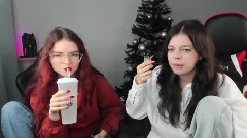 Snapshot of este_ria chatting on 12.23.24 esteria online show from 12.23.24