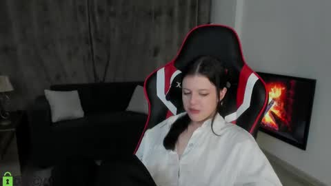 Snapshot of este_ria chatting on 12.26.24 esteria online show from 12.26.24