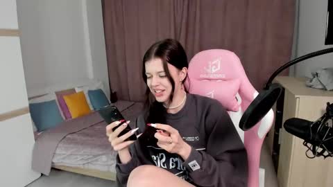 Snapshot of este_ria chatting on 01.04.25 esteria online show from 01.04.25