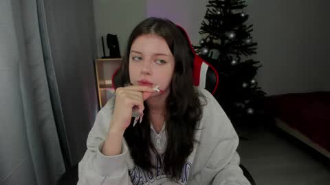 Snapshot of este_ria chatting on 01.12.25 esteria online show from 01.12.25