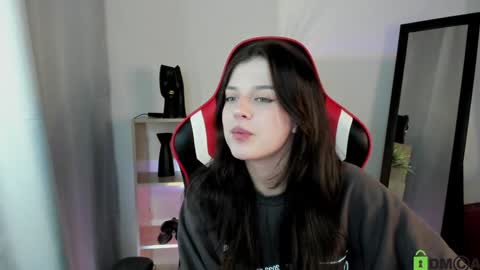 Snapshot of este_ria chatting on 01.18.25 esteria online show from 01.18.25