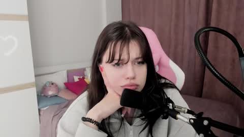 Snapshot of este_ria chatting on 02.26.25 esteria online show from 02.26.25