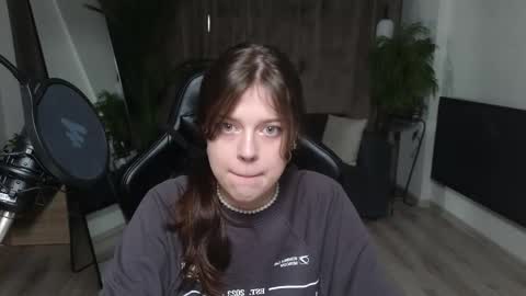 Snapshot of este_ria chatting on 10.15.25 esteria online show from 10.15.25