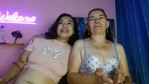 Snapshot of estefania_344 chatting on 10.06.25 estefania_344 online show from 10.06.25