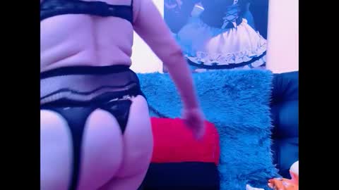 Snapshot of estefania_344 chatting on 10.22.25 estefania_344 online show from 10.22.25