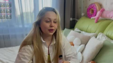 Estella online show from 05.15.26