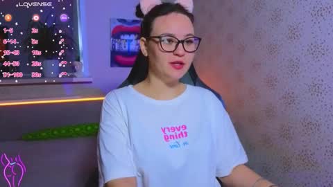 EsterPlayful online show from 09.28.25