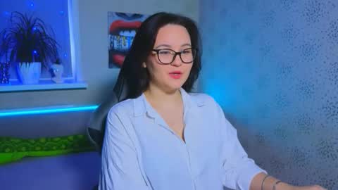 EsterPlayful online show from 11.21.25