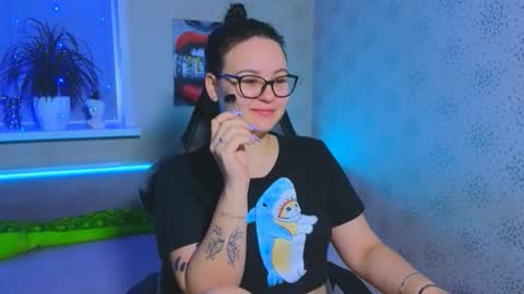 EsterPlayful online show from 11.22.25