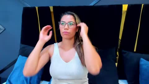 Snapshot of esther_xo chatting on 06.24.26 esther_xo online show from 06.24.26
