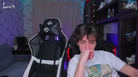 Snapshot of esthetics_boys chatting on 01.19.25 LOUIS online show from 01.19.25