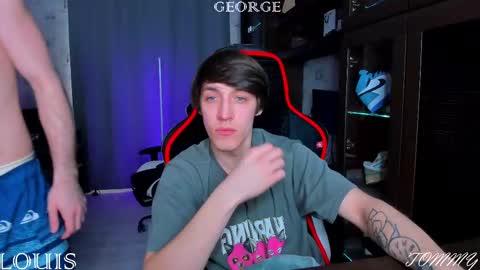 Snapshot of esthetics_boys chatting on 03.10.25 LOUIS online show from 03.10.25