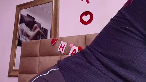 Snapshot of estrella_hanks_ chatting on 02.14.25 Estrella online show from 02.14.25