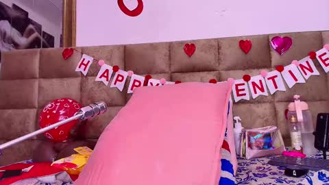 Snapshot of estrella_hanks_ chatting on 02.14.25 Estrella online show from 02.14.25