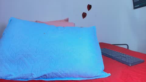 Snapshot of estrella_hanks_ chatting on 02.26.25 Estrella online show from 02.26.25