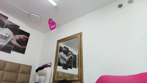 Snapshot of estrella_hanks_ chatting on 03.06.25 Estrella online show from 03.06.25