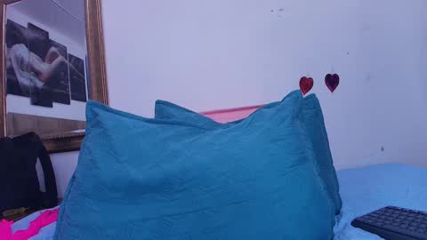 Snapshot of estrella_hanks_ chatting on 03.11.25 Estrella online show from 03.11.25