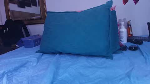 Snapshot of estrella_hanks_ chatting on 03.11.25 Estrella online show from 03.11.25