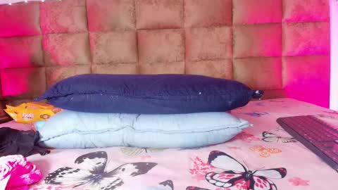 Snapshot of estrella_hanks_ chatting on 09.26.25 Estrella online show from 09.26.25