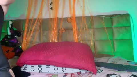 Snapshot of estrella_hanks_ chatting on 10.21.25 Estrella online show from 10.21.25