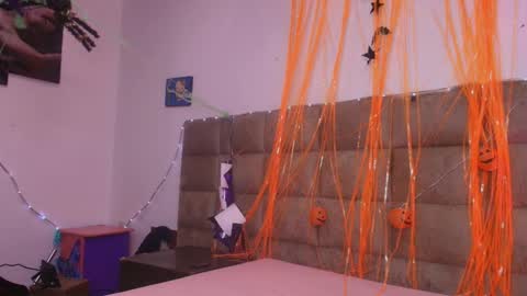 Snapshot of estrella_hanks_ chatting on 10.27.25 Estrella online show from 10.27.25