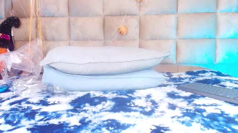 Snapshot of estrella_hanks_ chatting on 10.31.25 Estrella online show from 10.31.25