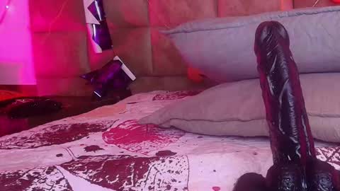 Snapshot of estrella_hanks_ chatting on 11.01.25 Estrella online show from 11.01.25