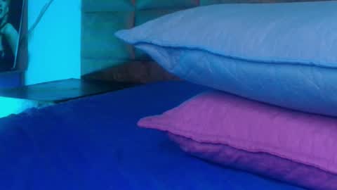 Snapshot of estrella_hanks_ chatting on 11.08.25 Estrella online show from 11.08.25