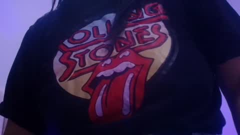 Snapshot of estrella_hanks_ chatting on 11.21.25 Estrella online show from 11.21.25