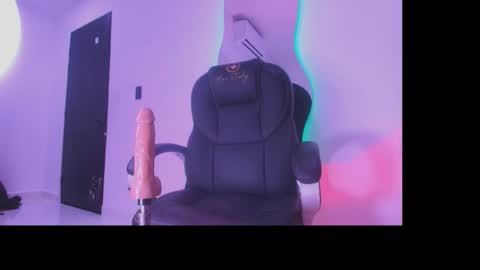 Snapshot of estrella_hanks_ chatting on 11.30.25 Estrella online show from 11.30.25