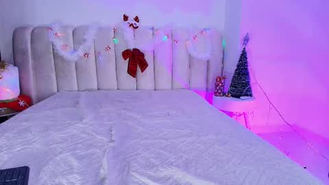 Snapshot of estrella_hanks_ chatting on 12.16.25 Estrella online show from 12.16.25