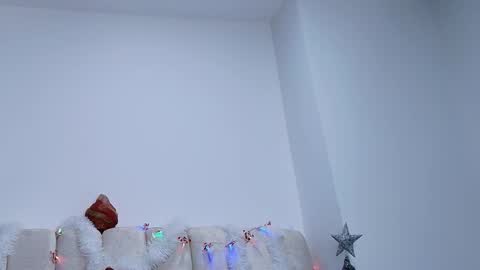 Snapshot of estrella_hanks_ chatting on 12.17.25 Estrella online show from 12.17.25