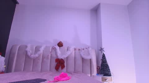 Snapshot of estrella_hanks_ chatting on 01.06.26 Estrella online show from 01.06.26