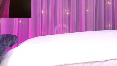 Snapshot of estrella_hanks_ chatting on 02.18.26 Estrella online show from 02.18.26