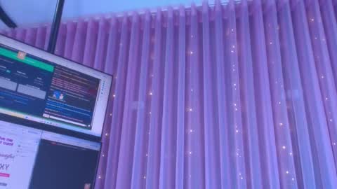 Snapshot of estrella_hanks_ chatting on 03.13.26 Estrella online show from 03.13.26