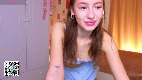 Snapshot of esyameglin chatting on 10.14.25 esyameglin online show from 10.14.25