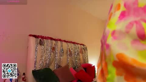 Snapshot of esyameglin chatting on 11.19.25 esyameglin online show from 11.19.25