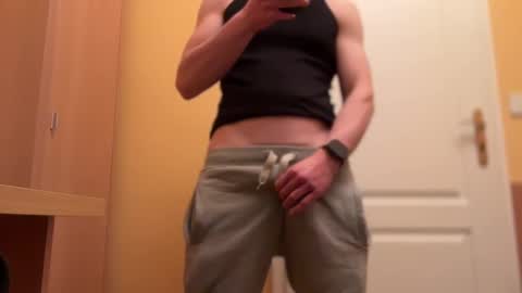 Snapshot of etat_on chatting on 01.07.25 Tom online show from 01.07.25