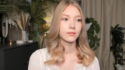 Snapshot of eternity_cuite chatting on 10.11.25 Natalie online show from 10.11.25