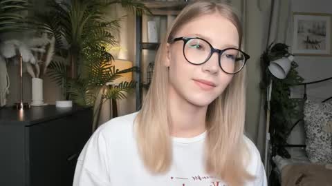 Snapshot of eternity_cuite chatting on 10.22.25 Natalie online show from 10.22.25