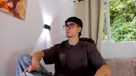 etham_wolf1 online show from 08.04.26