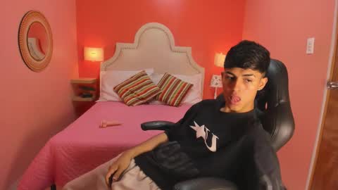 E T H A N  online show from 12.22.25