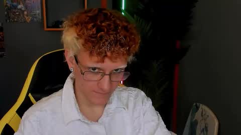 Snapshot of ethan_miltons chatting on 12.01.25 Ethan online show from 12.01.25