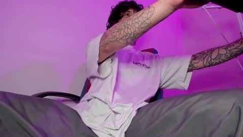 Snapshot of ethan_sykes chatting on 10.11.25 Ethan sykes online show from 10.11.25