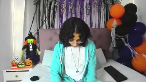 Snapshot of ethanblackwoodd chatting on 10.29.25 ethanblackwoodd online show from 10.29.25