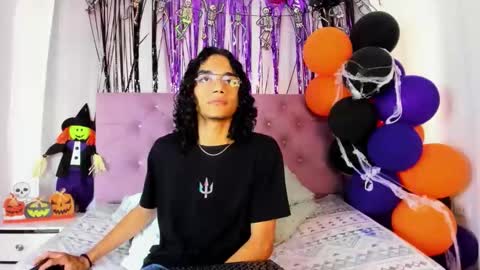 Snapshot of ethanblackwoodd chatting on 11.02.25 ethanblackwoodd online show from 11.02.25