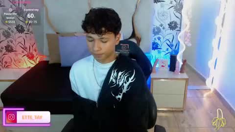 Snapshot of ette_tay chatting on 10.27.25 ette online show from 10.27.25