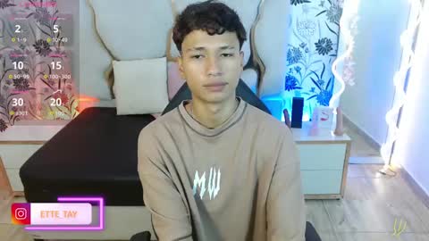 Snapshot of ette_tay chatting on 11.04.25 ette online show from 11.04.25