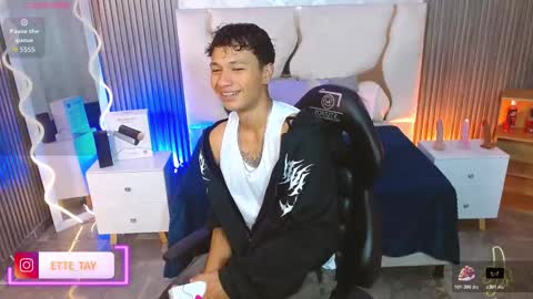 Snapshot of ette_tay chatting on 11.17.25 ette online show from 11.17.25