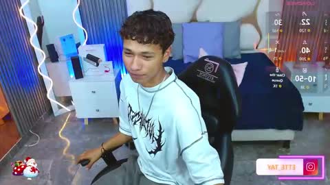 Snapshot of ette_tay chatting on 11.28.25 ette online show from 11.28.25